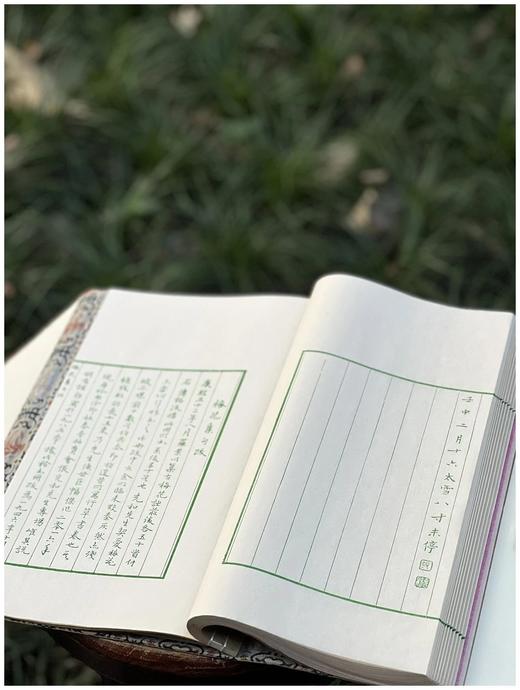 雕版绿印本！！《张充和手书上板梅花律诗集句》，线装一函一册，张充和手书，周小英跋文，沈树华雕刻，售价420元。 商品图10