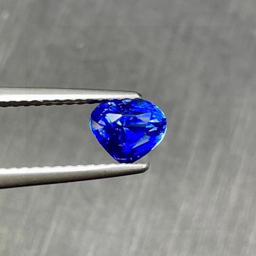 1.06ct 蓝宝石裸石 商品图1