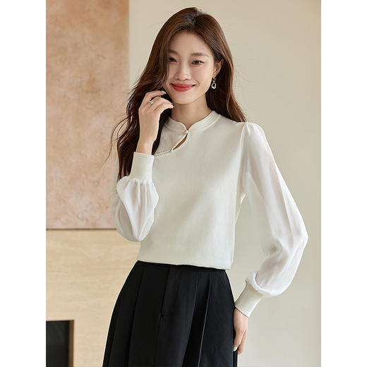 【专属特价】熙世界新中式白色针织衫女2025早秋新款国风复古旗袍式立领上衣 商品图2