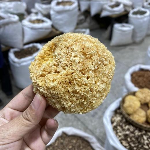 银耳  形紧密小巧，泡发后柔软洁白，半透明，含胶质高，富有弹性 商品图4