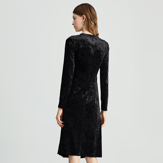 EITIE爱特爱优雅法式复古丝绒暗纹收腰黑色连衣裙秋季新款C2407402（轻微浮色 ，不要跟浅色系衣服一起穿/洗） 商品图4