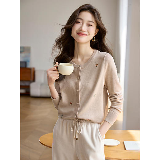 【专属特价】熙世界法式重工绣花针织开衫2025秋季新款休闲宽松小个子短外套 商品图2