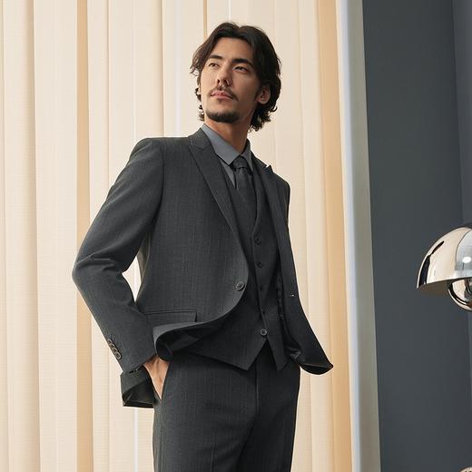 【婚礼季/犀牛褶】柒牌西服套装含马甲男2025秋季新款条纹戗驳领正装礼服	127C70270 商品图1