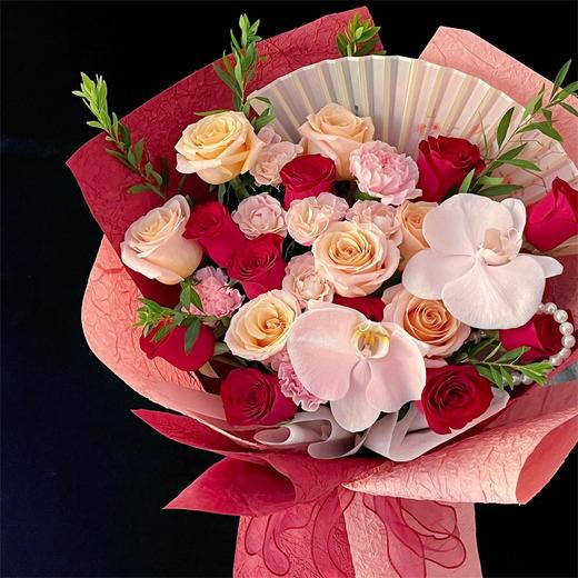 红色系国风花束--红玫瑰混搭花束 商品图0