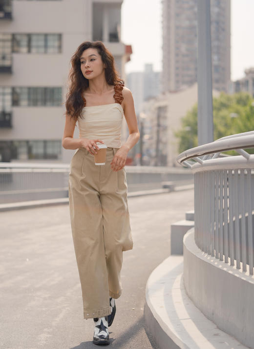 褶皱宽肩带上衣 商品图2