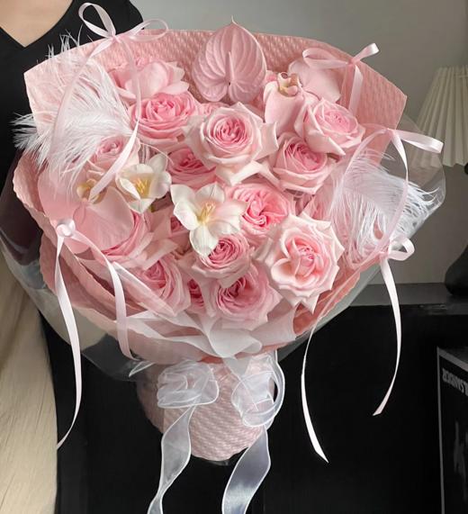 玫瑰之约--粉荔枝混搭花束 商品图1