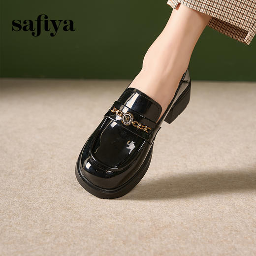 Safiya/索菲娅2024英伦风复古玫瑰扣漆皮圆头百搭粗跟乐福鞋 SF43112087 商品图0