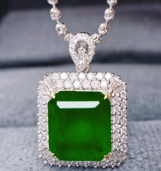 4.69ct 祖母绿吊坠 商品图1