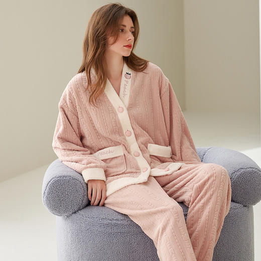 芬腾女士睡衣秋冬法兰绒加厚套装加绒珊瑚绒保暖加大码家居服冬季 商品图0