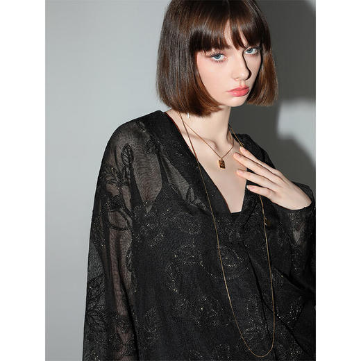 COCOBELLA金葱刺绣肌理感气质衬衫喇叭袖罩衫吊带套装SR3068 商品图1