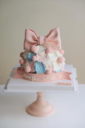 马卡龙色蝴蝶结塔