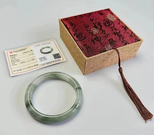 【前200位下单，送天山翠玉多圈手串】岐蚺·天山翠玉镯，联合亚洲珠宝联合会监制，冰透飘花，翠气萦绕【G】 商品图9