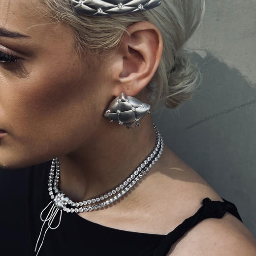 lost in echo2024秋季新款膨胀枕头银色蝴蝶结流苏chocker项链女 商品图4