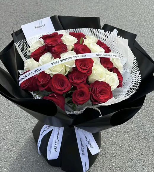 【热烈与柔情】21朵红玫瑰➕12朵白玫瑰高端花束 商品图0