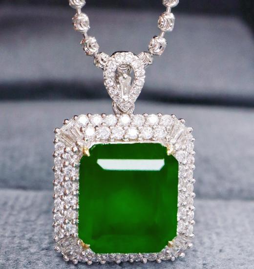 4.69ct 祖母绿吊坠 商品图3