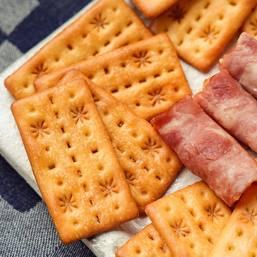 香菜牛肉馅饼干！芝士培根馅饼干！直接上头！咸香系饼干巨巨巨好吃！双层薄脆！居然有肉松夹心！酥脆停不下来！ 商品图1