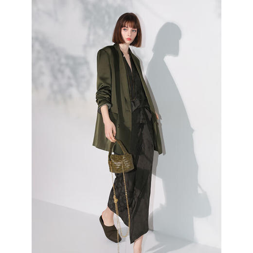 COCOBELLA静奢风立体压褶缎面衬衫秋设计感喇叭袖衬衣SR3072 商品图3