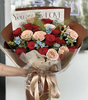 【钟情眷恋】12朵精品红玫瑰➕9朵卡布奇诺复古玫瑰，精美时尚花束