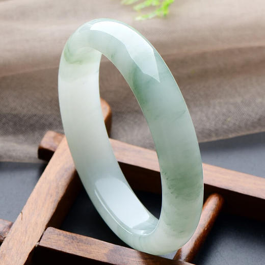 【前200位下单，送天山翠玉多圈手串】岐蚺·天山翠玉镯，联合亚洲珠宝联合会监制，冰透飘花，翠气萦绕【G】 商品图0