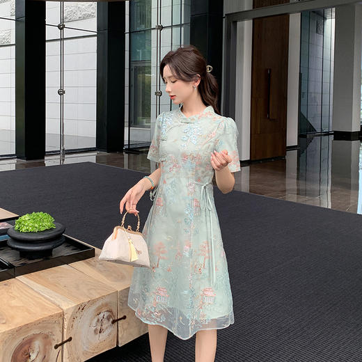 [奢姿轻奢系列]2025夏季新款复古绣花小立领旗袍胖妹妹时尚连衣裙8942860005【1】 商品图4