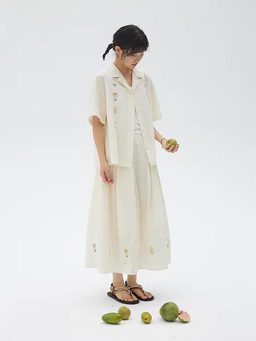 步履不停/4B41111C/文艺风米白色A型绣花半裙 商品图1