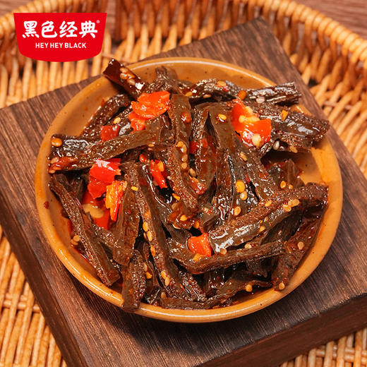 【夜宵美味】黑色经典深夜食堂下酒菜礼盒906g 豆腐鱼香肠魔芋脆骨香干 小酌精选下酒零食 商品图5