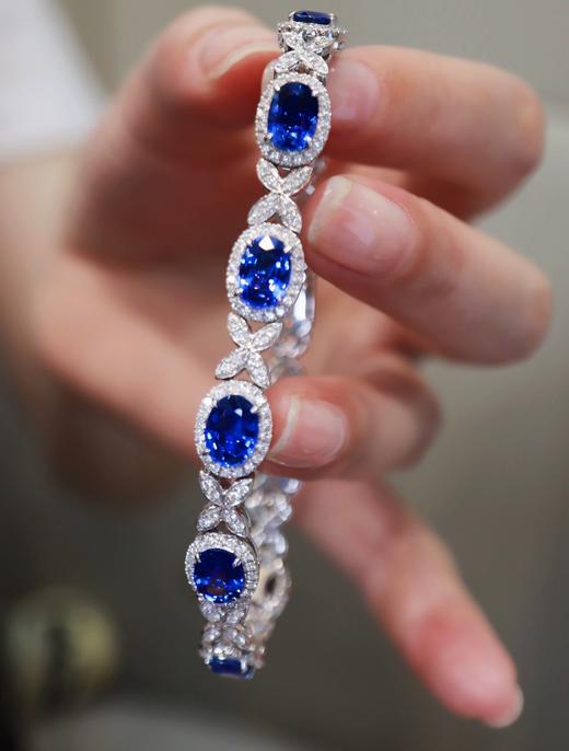 10.25ct 18.12g 蓝宝石手链 商品图7