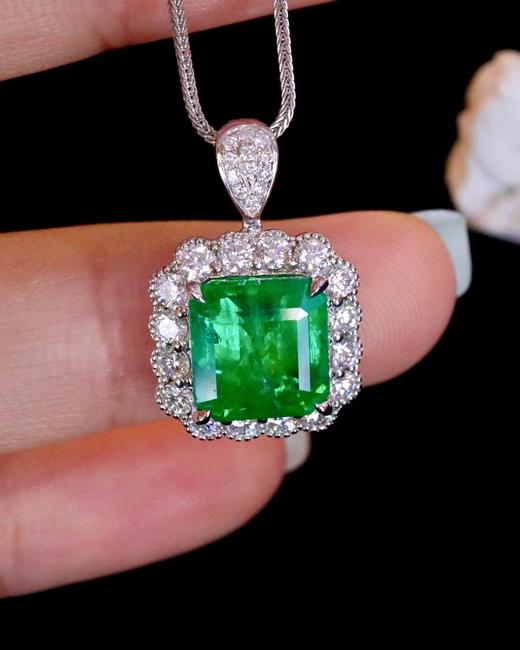 3.90ct 祖母绿吊坠 商品图1