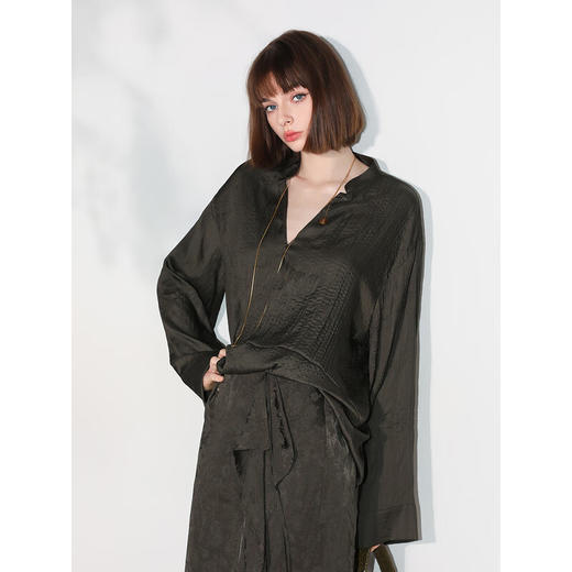 COCOBELLA静奢风立体压褶缎面衬衫秋设计感喇叭袖衬衣SR3072 商品图1