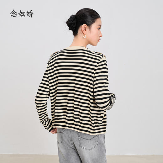 【商场同款】CNR4284 经典条纹开衫在春日很有活力，线条带来的文艺感让搭配更减龄 黏胶锦纶的质感耐磨擦 实穿好打理 商品图1