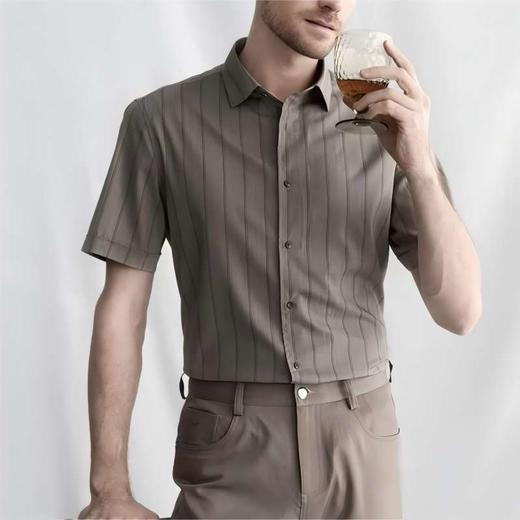 老钱风条纹短袖衬衫 S018022，品质基础款，极简穿搭 商品图0