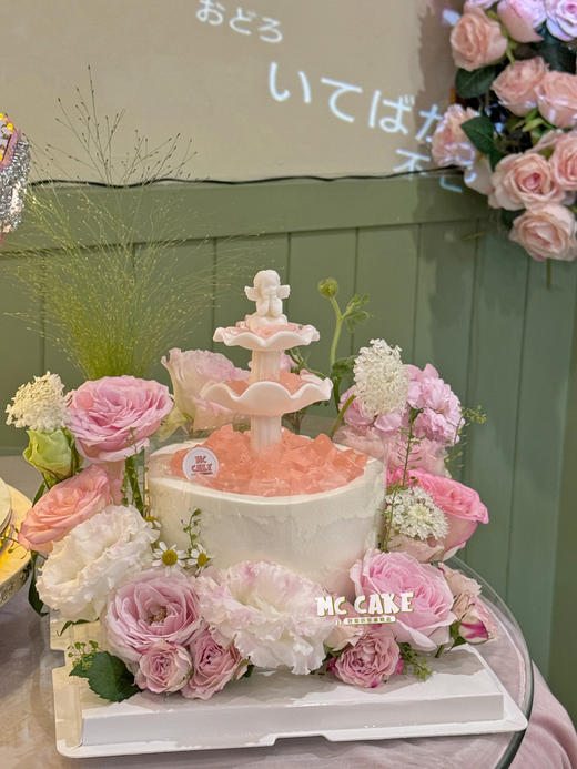 粉色许愿池鲜花盒蛋糕（季节不一样鲜花不保证原图一样，会有随机性） 商品图0