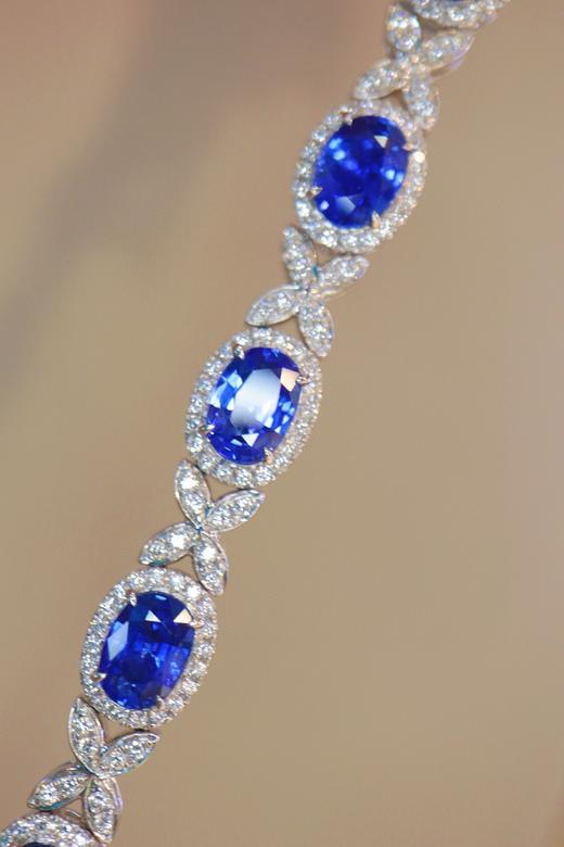 10.25ct 18.12g 蓝宝石手链 商品图3