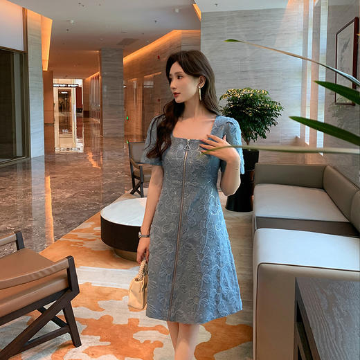 [奢姿轻奢系列]夏季大码女装气质名媛风裙子胖妹妹牛仔绣花连衣裙8942826322 商品图1