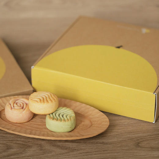 全国配送｜2024版「裸月」月饼礼盒（奶黄流心、玫瑰荔枝流心&红豆麻薯牛乳流心味） 商品图1