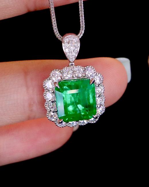 3.90ct 祖母绿吊坠 商品图2