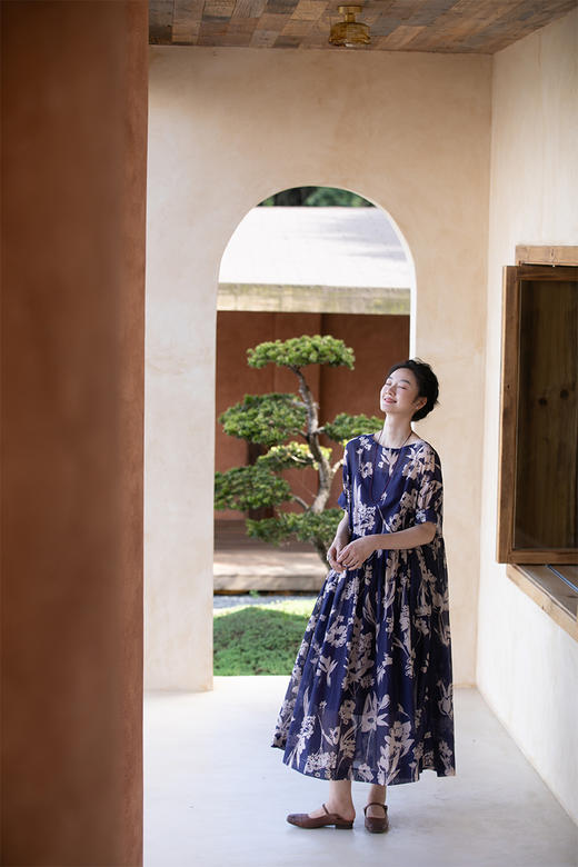 牧衣游原创 印花丝棉连衣裙新款轻薄设计艺术感宽松气质长裙 赫野 商品图5