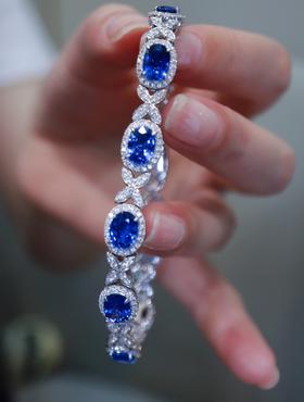 10.25ct 18.12g 蓝宝石手链