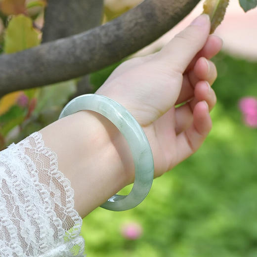 【前200位下单，送天山翠玉多圈手串】岐蚺·天山翠玉镯，联合亚洲珠宝联合会监制，冰透飘花，翠气萦绕【G】 商品图3