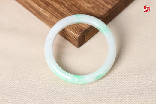 天然翡翠手镯 圈口：58.5mm 商品图1