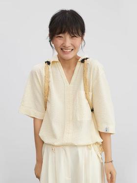 步履不停/4B11193C/日系V领泡泡肌理条纹衬衫短袖