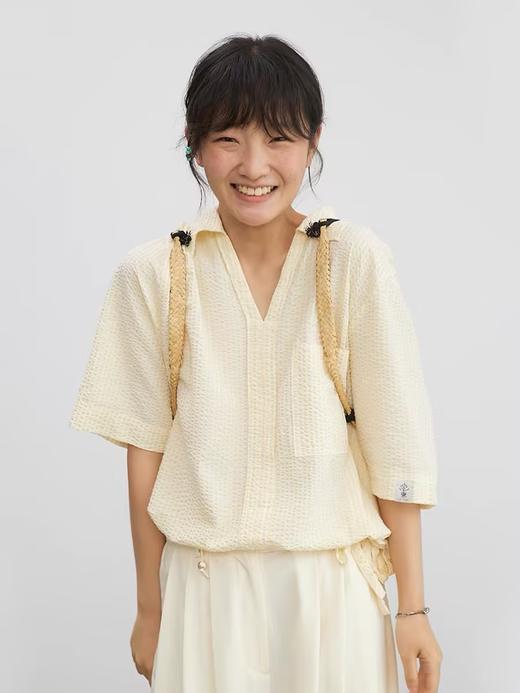 步履不停/4B11193C/日系V领泡泡肌理条纹衬衫短袖 商品图0