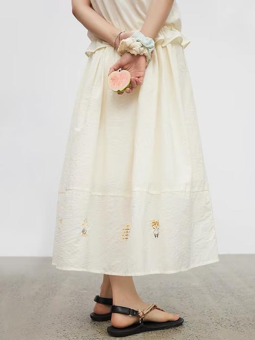 步履不停/4B41111C/文艺风米白色A型绣花半裙 商品图0