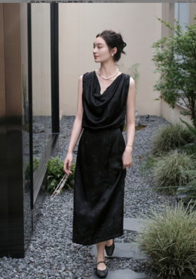 盛唐牡丹 |黑色真丝梅兰竹菊荡领长裙