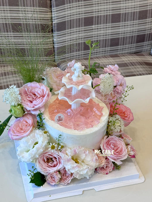 粉色许愿池鲜花盒蛋糕（季节不一样鲜花不保证原图一样，会有随机性） 商品图2