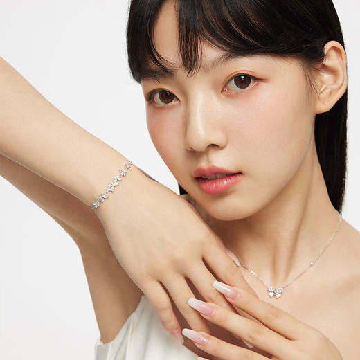 卡蒂罗闪闪蝶舞项链女纯银轻奢小众设计2023年新款锁骨链生日礼物 商品图7