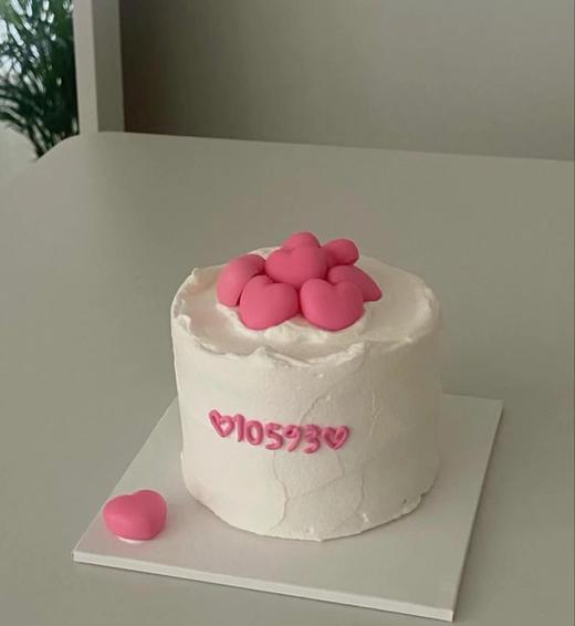 【优品系列】---【简约立体爱心纪念日】情侣、纪念日蛋糕 商品图0