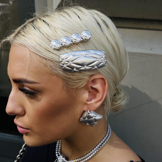 lost in echo2024秋季新款高级时尚银色枕头系列夹子侧边发夹发卡女 商品图4