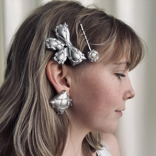 lost in echo2024秋季新款高级银色膨胀蝴蝶结侧边发夹头饰发卡女 商品图3