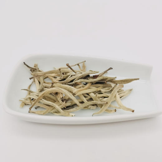 【云白毫】云南白茶/云南临沧勐库十八寨海拔1800米以上的古树茶园/用料嫩度高/约50g/罐 商品图1